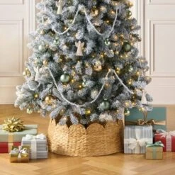 Christmas Water Hyacinth Scalloped Tree Collar - Wondershop™