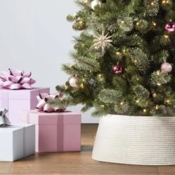 26" Roll-Up Rope Christmas Tree Collar Ivory - Wondershopâ˘